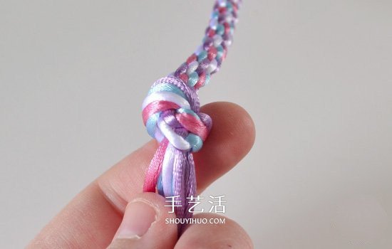 怎么编织彩色手链图解 四根绳编手链的方法