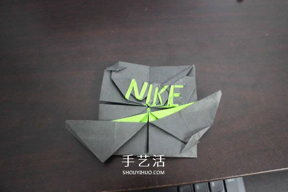 耐克标志的折纸方法 怎么折NIKE标志的图解