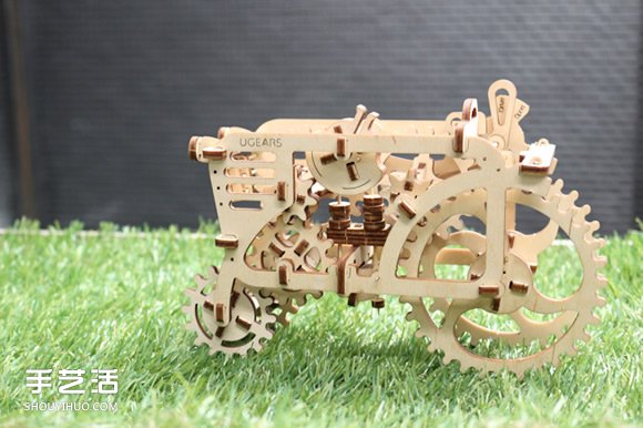 UGEARS自走拖拉机模型制作 利用橡皮筋产生动力