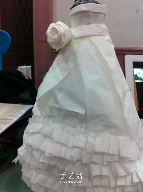 卫生纸筒的废物利用 手工DIY制作卫生纸婚纱