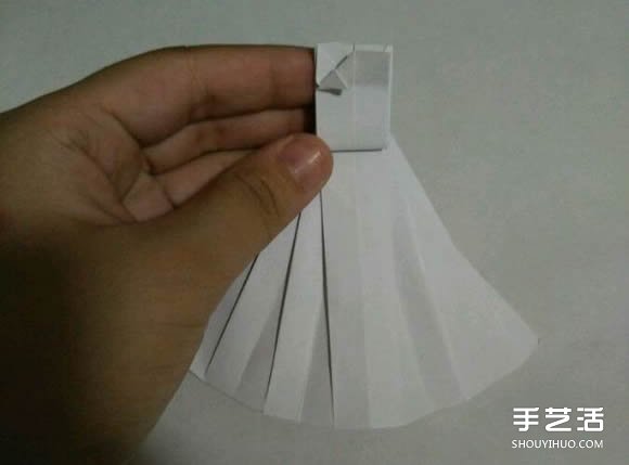 折纸婚纱裙的折法图解 婚纱的折纸方法步骤