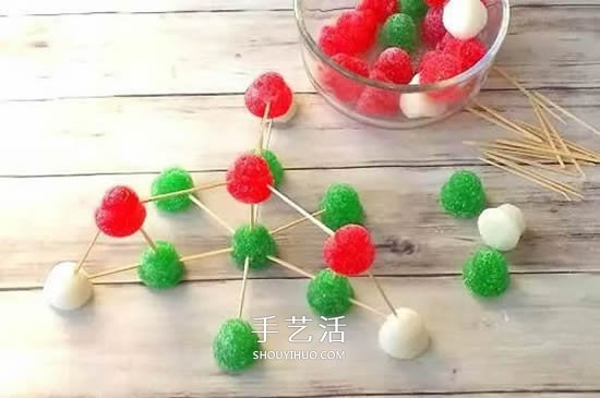 亲子益智小游戏：用软糖和牙签搭建圣诞树