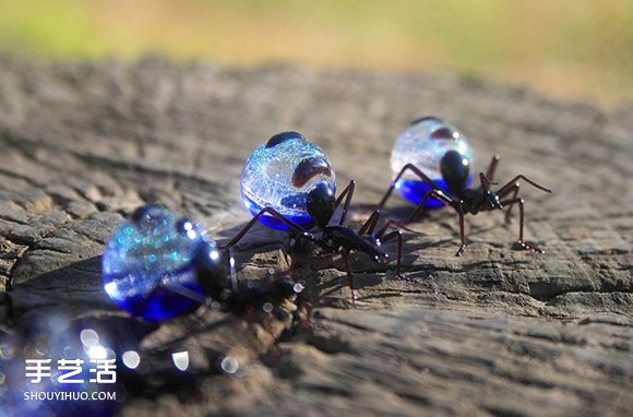 微小璀璨光泽！考验眼力与功力的玻璃昆虫雕塑