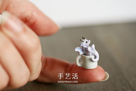 比米粒还小！瑞典雕刻家DIY指尖上的软陶作品