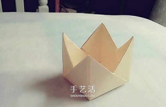 简单可爱皇冠盒子折法 折两艘小船叠起来就好