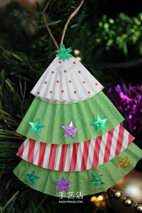 简单蛋糕纸圣诞树制作 幼儿蛋糕纸做圣诞挂饰