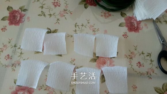 皱纹纸做玫瑰花的过程 简易皱纹纸玫瑰做法
