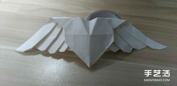 会飞的爱心折纸图解 有翅膀的心形折法步骤