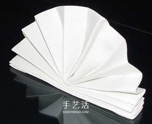 餐巾折扇子的方法图解 简单餐巾扇子折叠教程