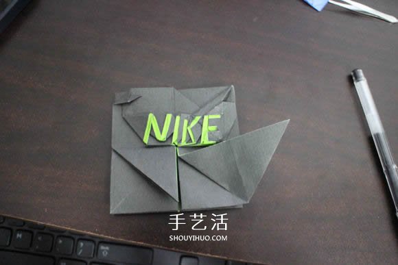 耐克标志的折纸方法 怎么折NIKE标志的图解