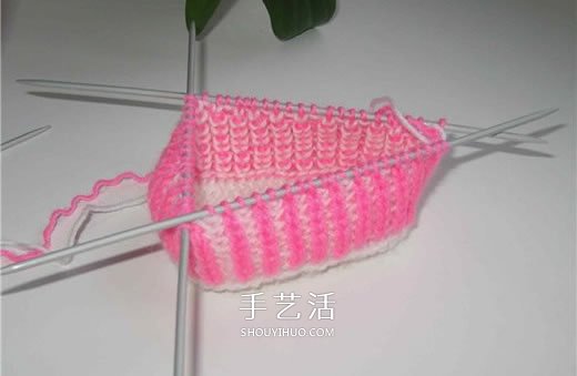 女宝宝保暖毛线鞋编织图解 带扣带和花朵装饰
