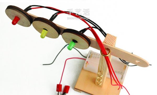 科技小制作：自制可以发光的红绿灯玩具方法