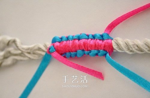 儿童糖果色手链的编织图解 简单却又不失可爱
