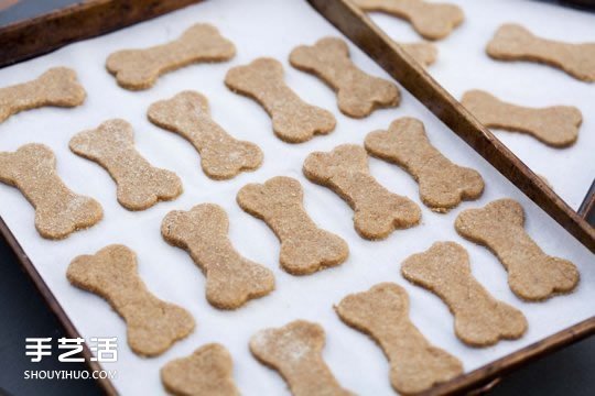 自制狗狗健康零食 骨头形状宠物饼干的做法