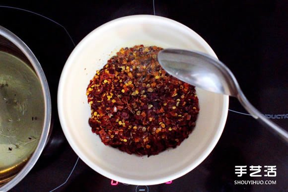 简单百搭辣油DIY 不覆盖食物原味的辣椒酱做法