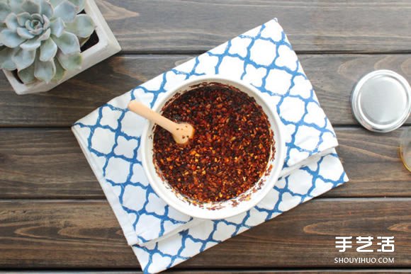 简单百搭辣油DIY 不覆盖食物原味的辣椒酱做法