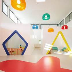 法国 Lodève区 玩具般的创意幼儿园设计