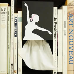 优雅的芭蕾舞女伶抽纸盒 拿纸瞬间好有艺术感