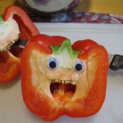 青椒与红椒创意DIY恐怖表情