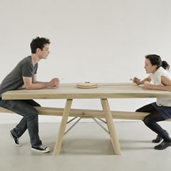 注意餐桌礼仪！趣味翘翘板餐桌设计