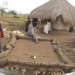 泥巴DIY的台球桌 非洲人民智慧多啊！