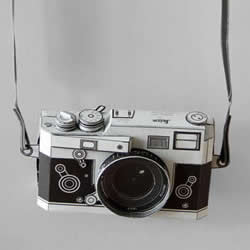 纸糊的莱卡相机模型 真的可以装底片拍照！11
