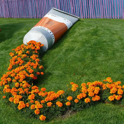 Spilled Flower Pots园艺法 让后院成画卷