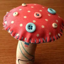 手工制作布艺蘑菇玩偶