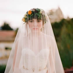 打造完美新娘造型 关于佩戴头纱的4个小知识