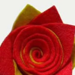 手工布艺制作玫瑰花朵的方法