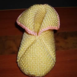 给小宝宝编织保暖袜子的手工教程