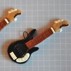 超轻粘土DIY制作迷你吉他的教程 可以当挂件