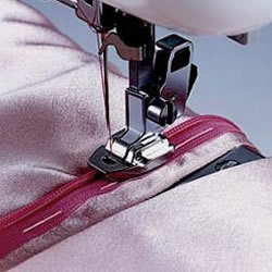 缝纫机压脚更换隐形拉链的方法