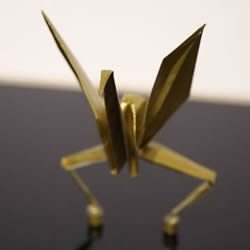 设计师 Ugoita T.a 制作的会跳舞的纸鹤