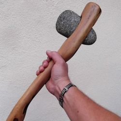 教你动手制作原始人最爱的武器——石斧