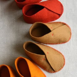 羊毛毡制作可爱舒适婴儿鞋
