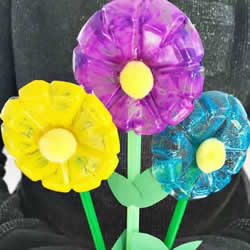 矿泉水瓶做花的教程 把塑料瓶瓶底制作塑料花