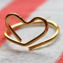 送女友的小礼物 利用金属丝做一枚爱心戒指
