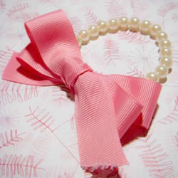 超简单珍珠手链DIY 用缎带给手链配个蝴蝶结