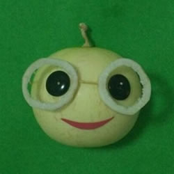幼儿园水果小人制作 苹果和纽扣做小人图片