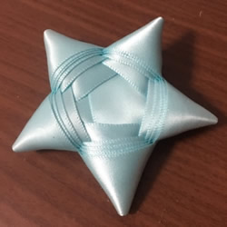 怎么用缎带折叠星星 缎带五角星的折法图解