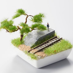 当火车驶进盆栽 日本Bonrama的盆栽风铁道模型