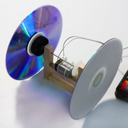自制电动平衡车玩具 用光盘制作电动平衡玩具