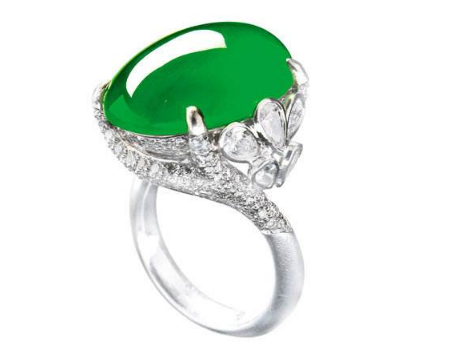 【翡翠百科】30岁女人适合戴绿色翡翠戒指吗