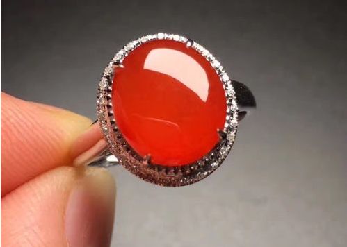 【翡翠百科】日常中应该如何清洗红翡翠戒指